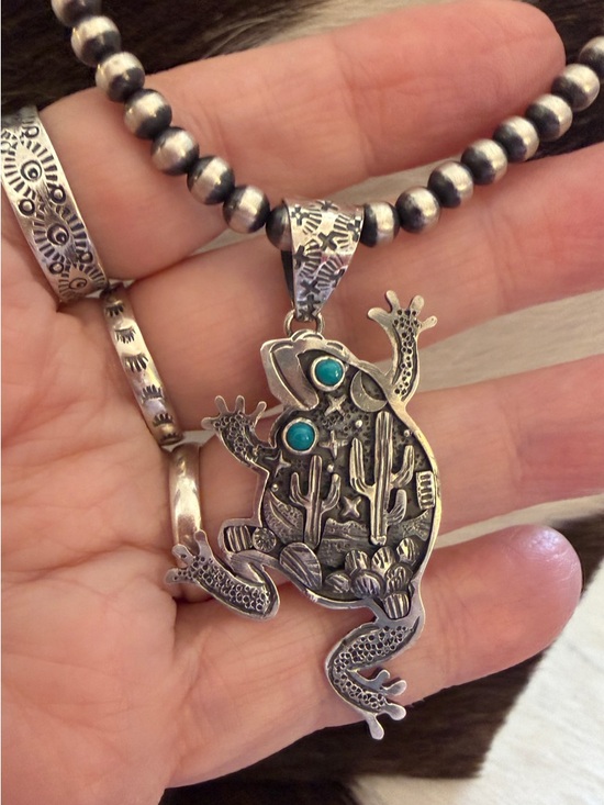 ❤️ Large Hand Stamped Desert Scene Unisex Frog Sterling 925 Pendant w Turquoise